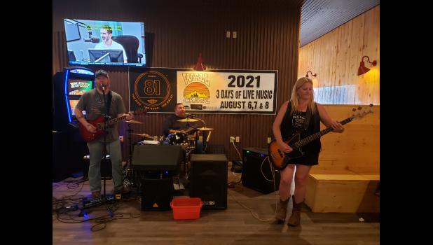 Fast Track of New Underwood, SD at Badlands Saloon and Grille’s Friday afternoon show.