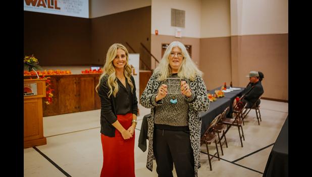 The Dahl’s Chainsaw Art was presented with the Business Development award at the WEDC meeting. Photo Courtesy Kendall Nelson